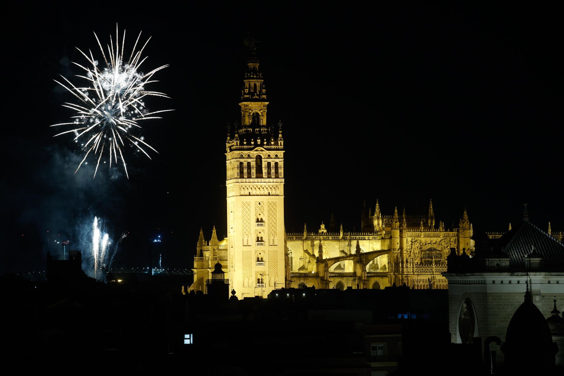 Fuegos artificiales para cerrar la Feria de Sevilla 2025
