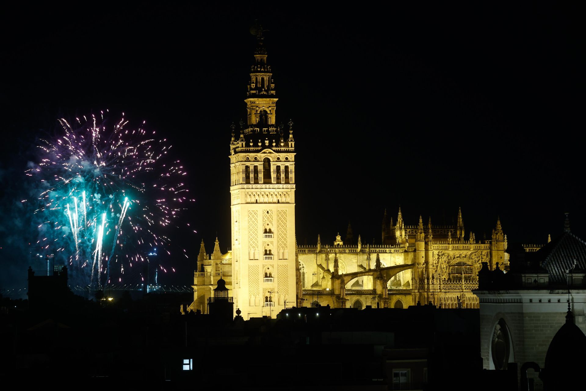 Fuegos artificiales para cerrar la Feria de Sevilla 2025