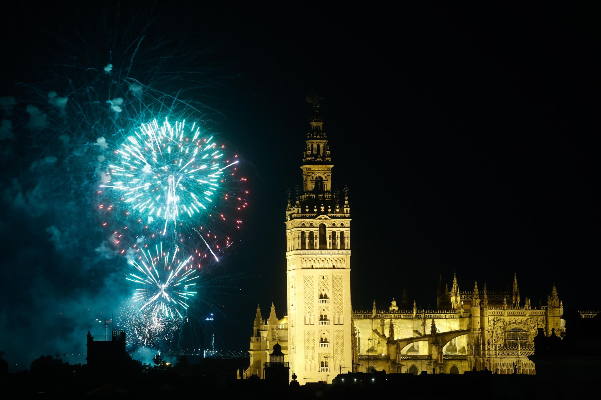 Fuegos artificiales para cerrar la Feria de Sevilla 2025