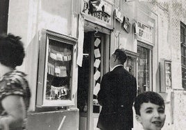 El dueño de Pichardo ante el cierre de su tienda de disfraces en el centro de Sevilla: «Internet, los bazares y los pocos vecinos... todo suma»
