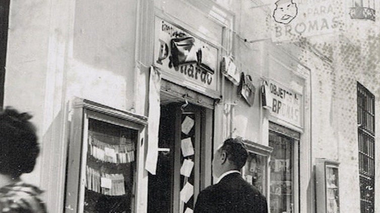 El dueño de Pichardo ante el cierre de su tienda de disfraces en el centro de Sevilla: «Internet, los bazares y los pocos vecinos... todo suma»