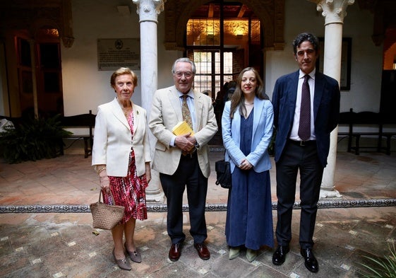 Pilar León-Castro,Jacobo Cortines, Victoria León e Ignacio F. Garmendia, durante la presentacción del libro en Buenas Letras