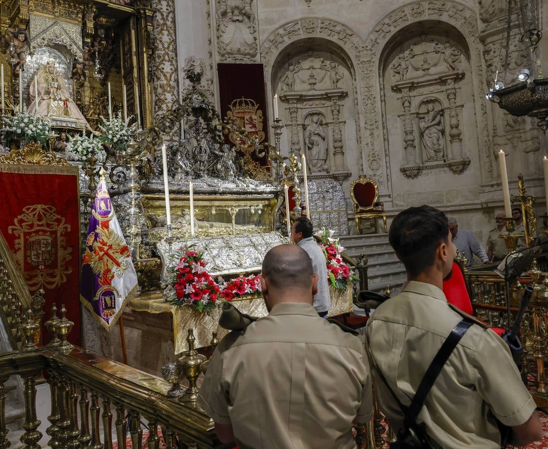 Un momento de la apertura de la urna del Rey Santo en la Catedral de Sevilla este 14 de mayo