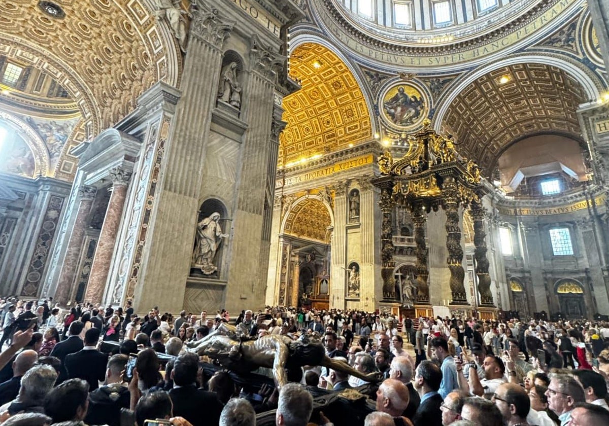 Salida del Cachorro de la basílica de San Pedro