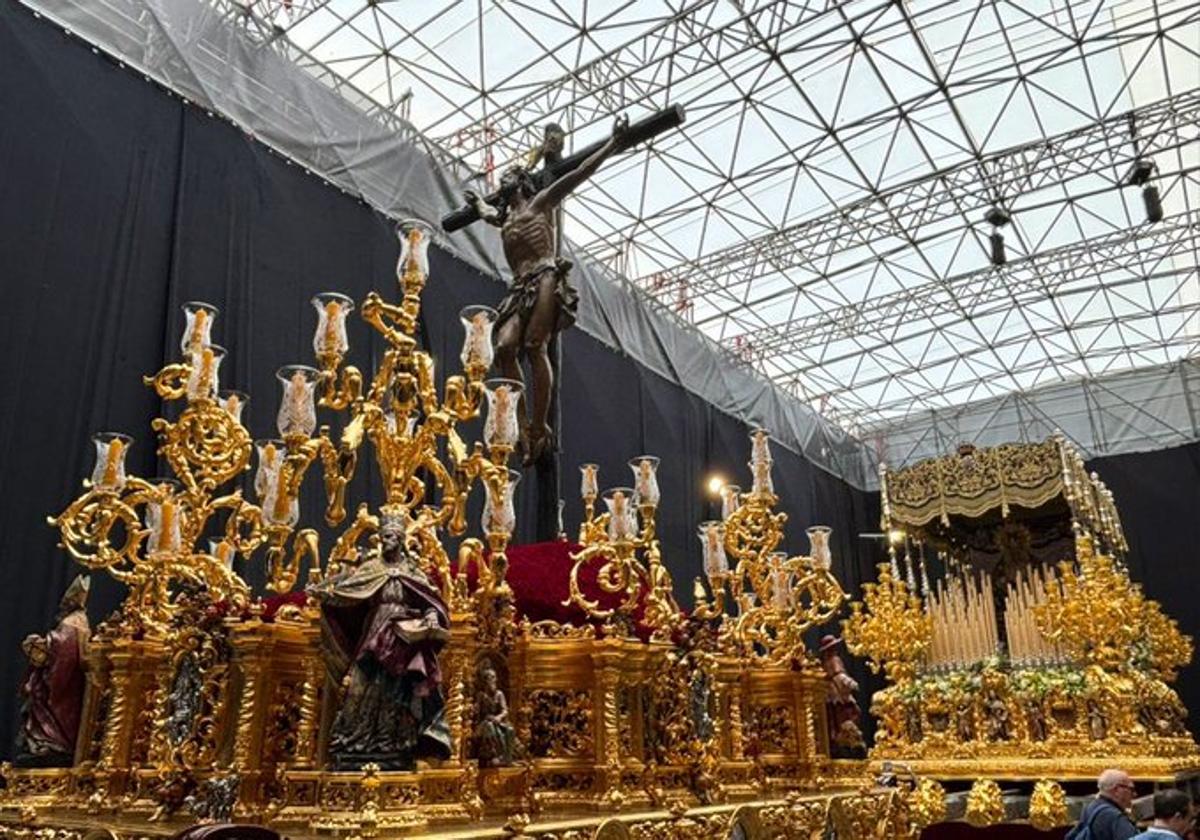 El Cachorro y la Virgen de la Esperanza, en su pasos para la Gran Procesión de Roma