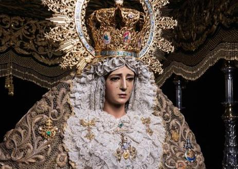 Imagen secundaria 1 - El Cachorro y la Virgen de la Esperanza amanecen en sus pasos para salir en procesión por Roma