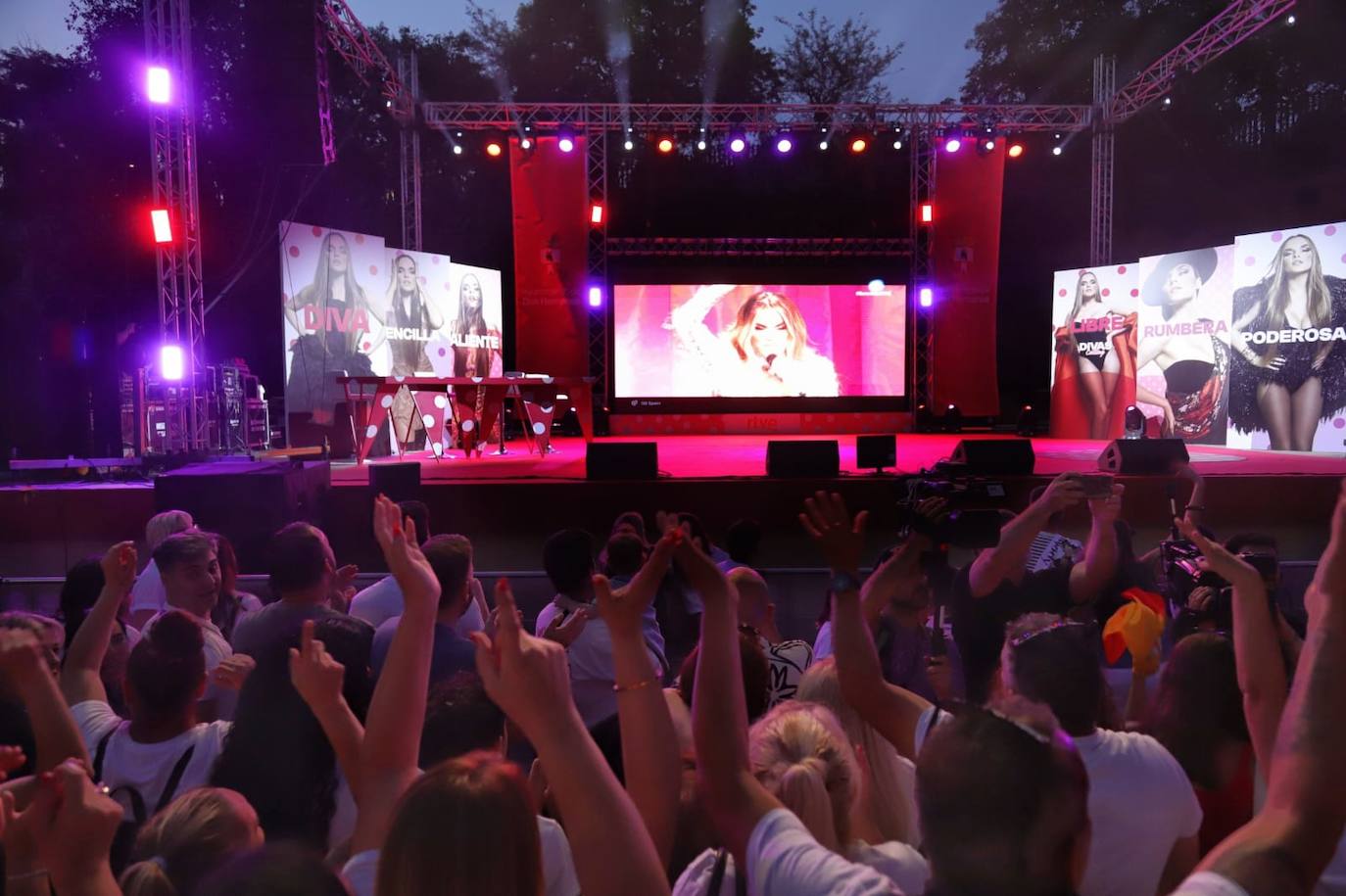 Numeroso público en el Auditorio Municipal 'Los del Río' donde se está retransmitiendo la gala de Eurovisión