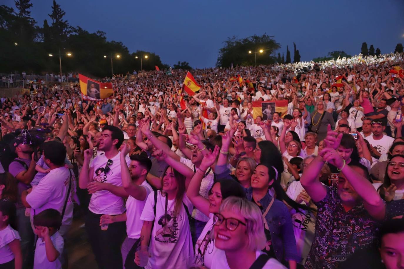 Numeroso público en el Auditorio Municipal 'Los del Río' donde se está retransmitiendo la gala de Eurovisión