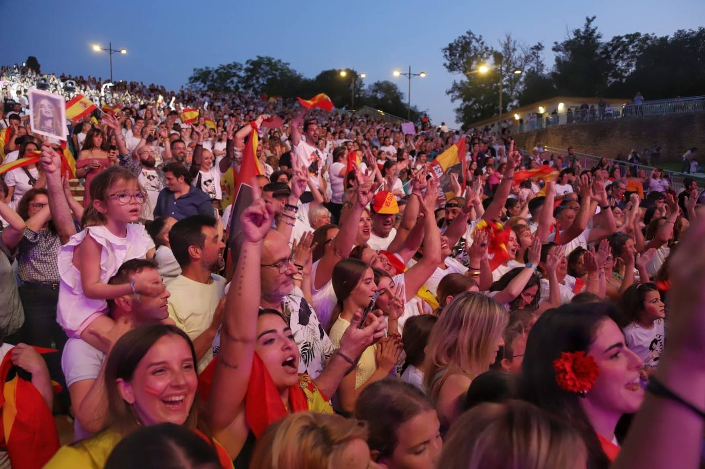 Numeroso público en el Auditorio Municipal 'Los del Río' donde se está retransmitiendo la gala de Eurovisión