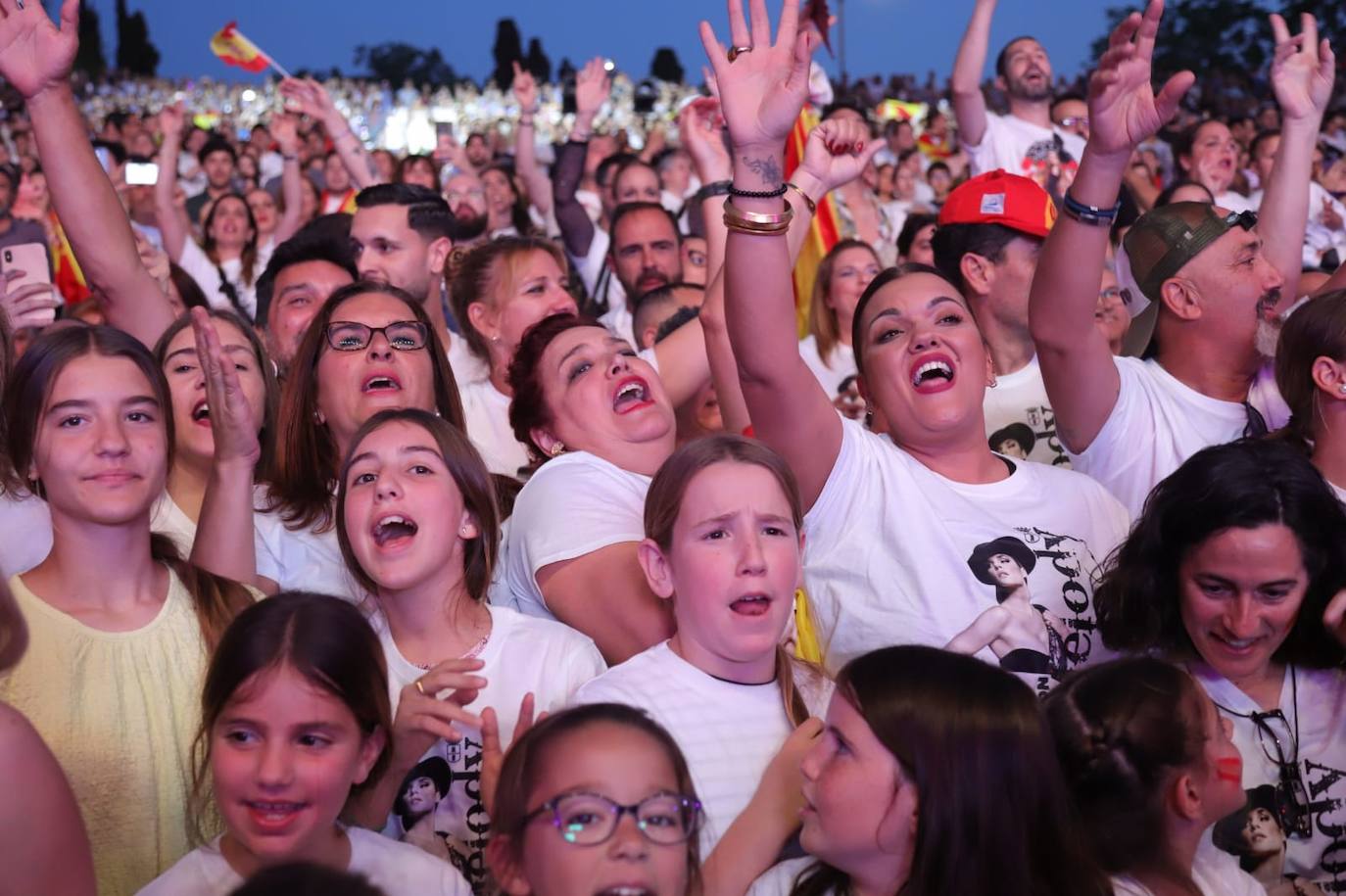 Numeroso público en el Auditorio Municipal 'Los del Río' donde se está retransmitiendo la gala de Eurovisión