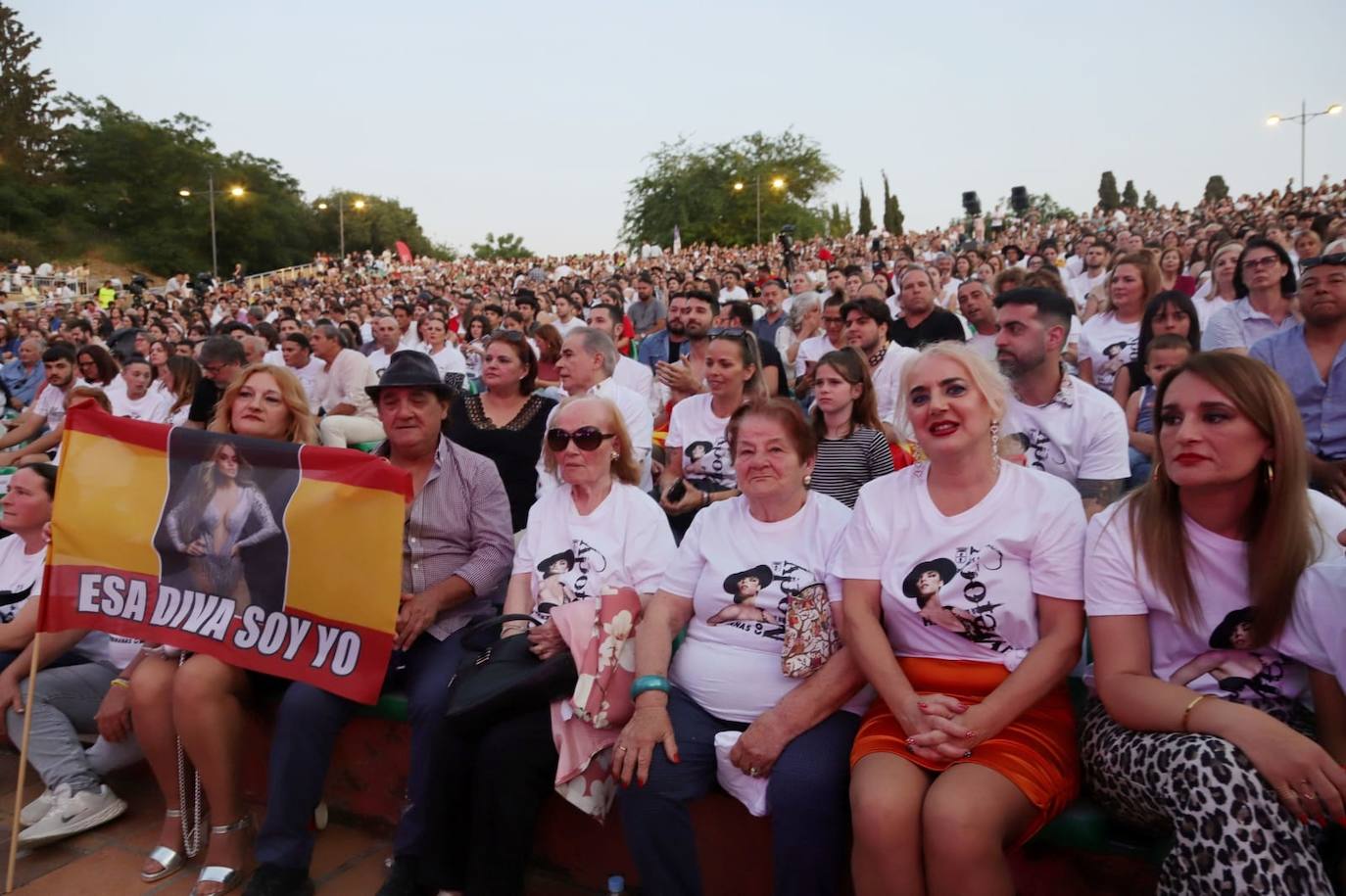 Numeroso público en el Auditorio Municipal 'Los del Río' donde se está retransmitiendo la gala de Eurovisión