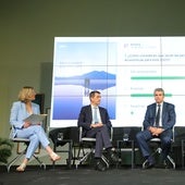 Elena Martos junto con el economista jefe de BBVA, Rafael Doménech; el responsable de Banca Privada, Roberto Hernanz, y el director de Banca Privada en la T. Sur, Antonio García