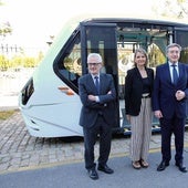 Luis Moreno (director general del CTAG), Ana Luz Jiménez (Jefa Provincial de Tráfico Sevilla) y Rafael Carmona (presidente Autoridad Portuaria)