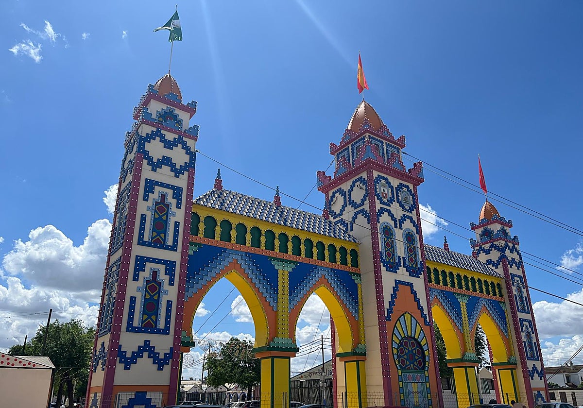 Portada principal de la feria de Dos Hermanas que comienza este miércoles