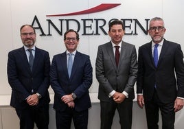 Tomás Rivero, Socio y Director de la oficina de Andersen en Sevilla; Miguel Hernández, Socio de Fiscal; José Manuel Ramírez, Counsel de Procesal; José Vicente Morote, Socio Director de Andersen Iberia.