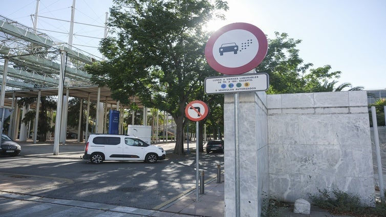 Las cámaras de la Cartuja de Sevilla multan a 15.000 coches sin etiqueta en un año