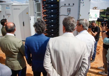 Inauguración de la primera planta solar con sistema de almacenamiento de Andalucía