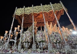 La Virgen de los Dolores, coronada en Arahal, vive una especial 'Madrugá' en el mes de mayo