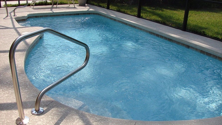 Muere un niño de 8 años electrocutado en una piscina en Los Palacios y Villafranca