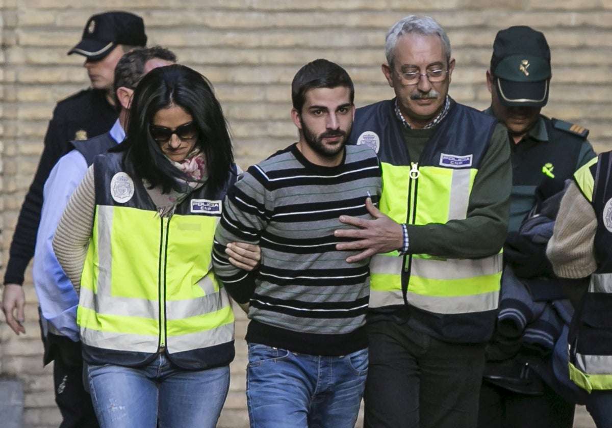 Miguel Carcaño, antes de entrar en un hospital de Zaragoza para una prueba en 2014