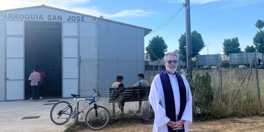 El arzobispo bendice la colocación de la primera piedra de la parroquia de san josé de dos hermanas