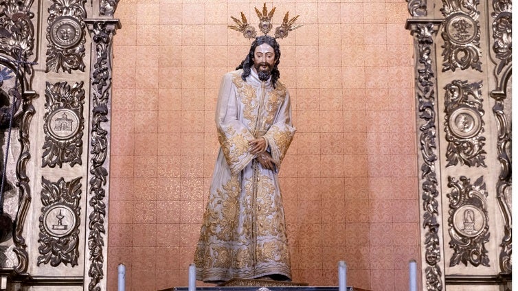 Las imágenes del Señor del Silencio presidiendo San Juan de la Palma