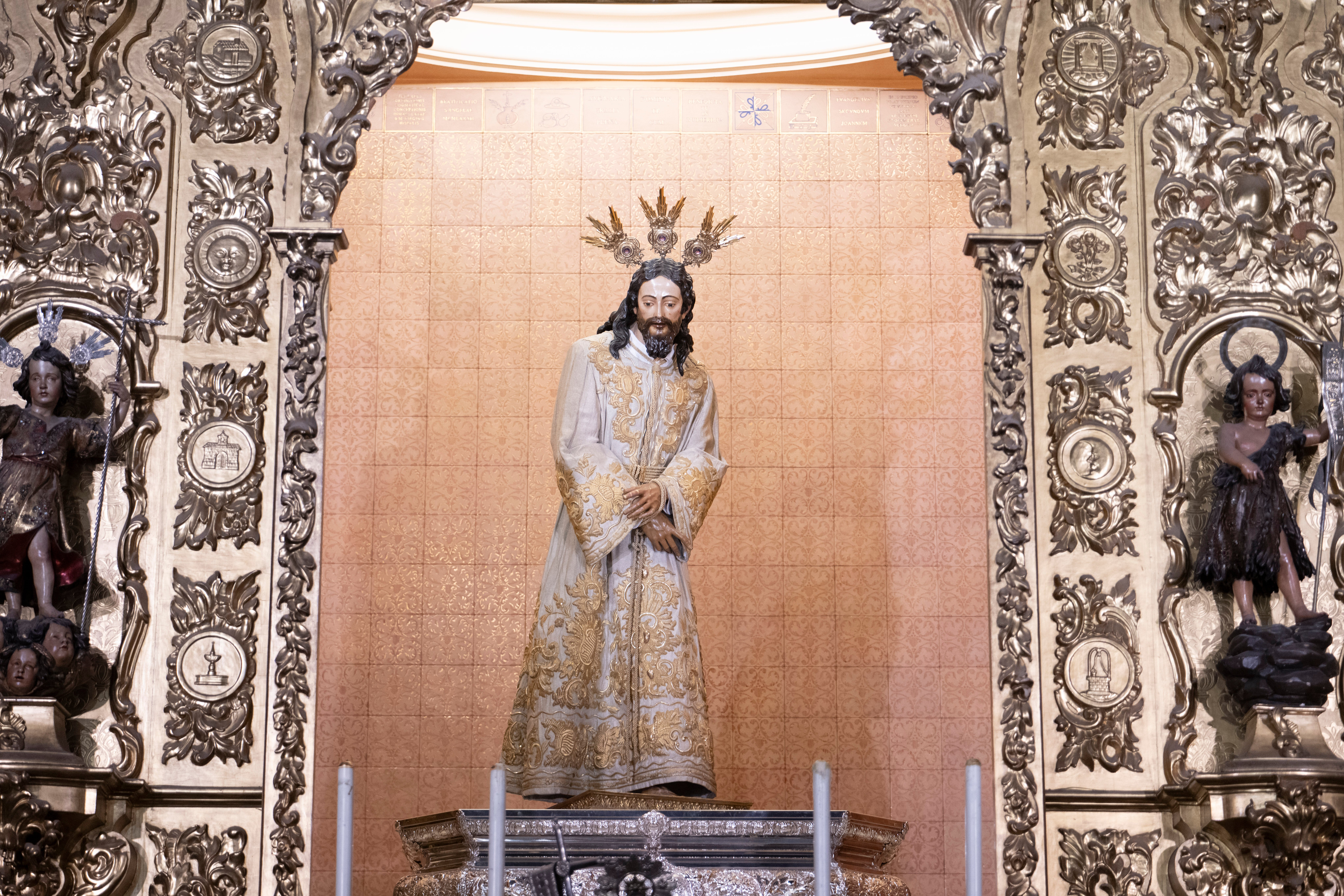 Las imágenes del Señor del Silencio presidiendo San Juan de la Palma
