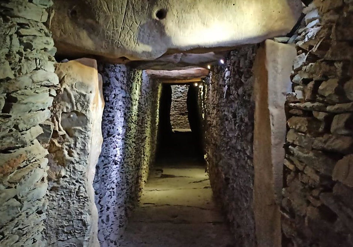 Interior del 'tholos' de La Pastora, en Valencina de la Concepción
