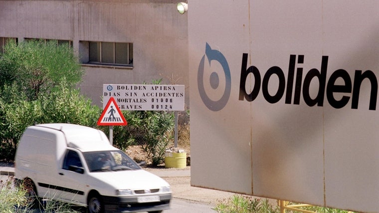 Las antiguas instalaciones de cuando explotaba la mina la firma sueca Boliden