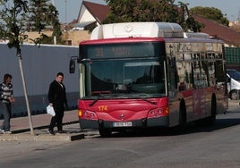 Tussam cambia el recorrido para tres líneas de autobuses desde hoy: recuperan sus anteriores paradas