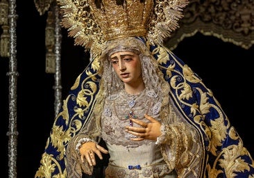 La 'revolución' de Rodríguez Ojeda con el manto azul de la Amargura