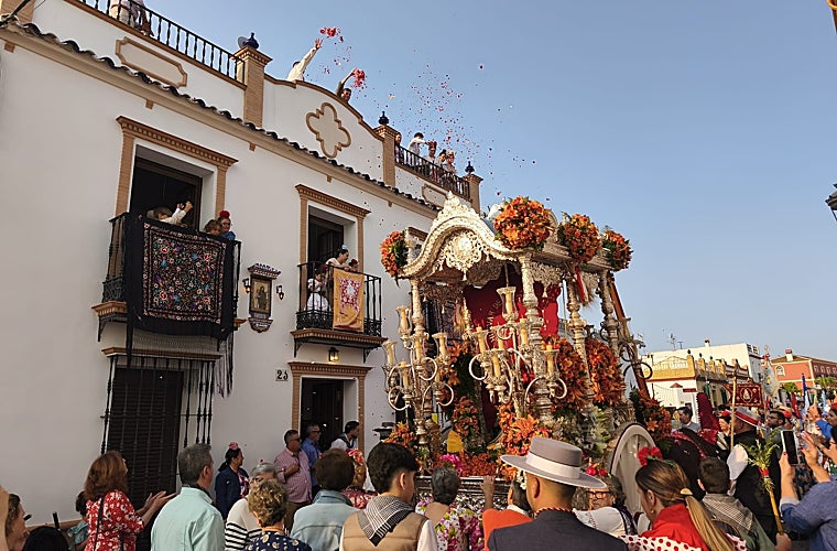 Pétalos para el simpecado del Rocío de Huévar del Aljarafe