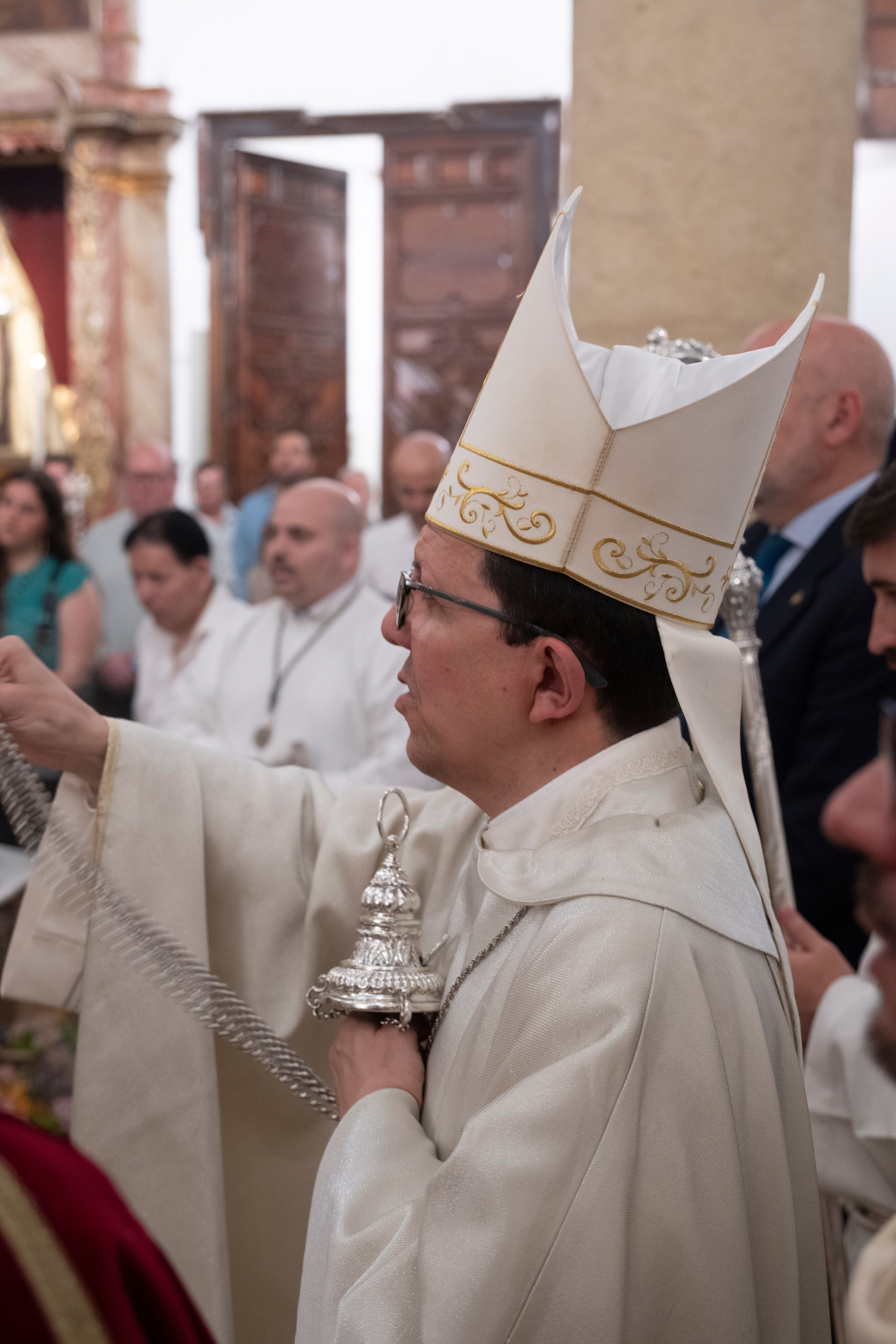 Imposición y bendición de la medalla de la ciudad a la Virgen del Rocío