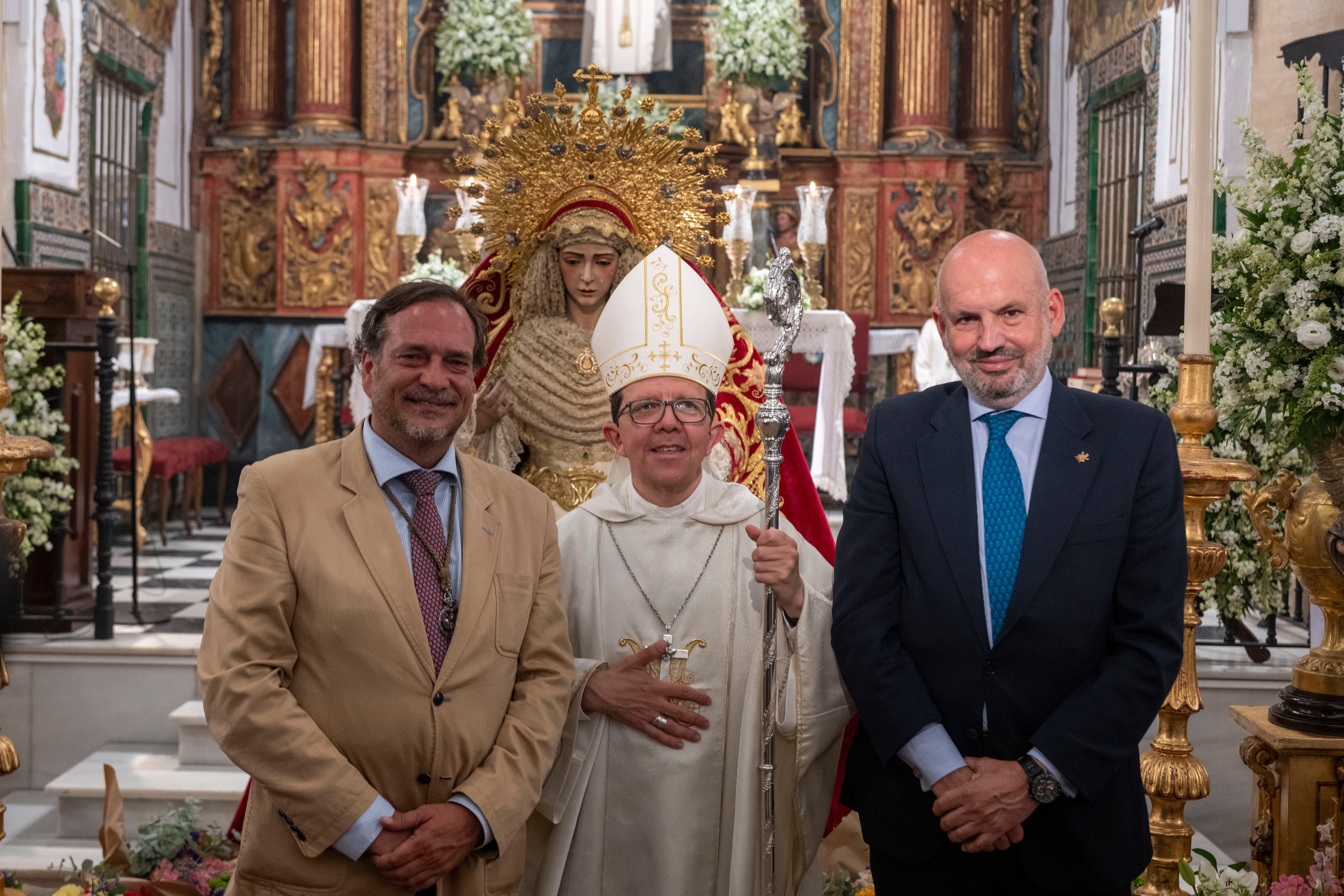 Imposición y bendición de la medalla de la ciudad a la Virgen del Rocío