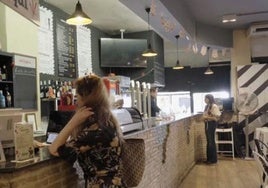 El dueño de un conocido bar de Sevilla revela cómo es posible cobrar un menú a 10 euros: «En el frigorífico aguanta un mes»