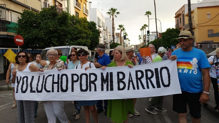 «Yo lucho por mi barrio», el eslogan con el que pretenden frenar los vecinos afectados por la desidia institucional en el barrio de Su Eminencia
