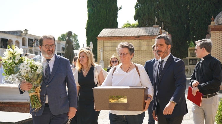 Los restos de la primera mujer licenciada en Químicas de España descansan en el Panteón Ilustre de Carmona