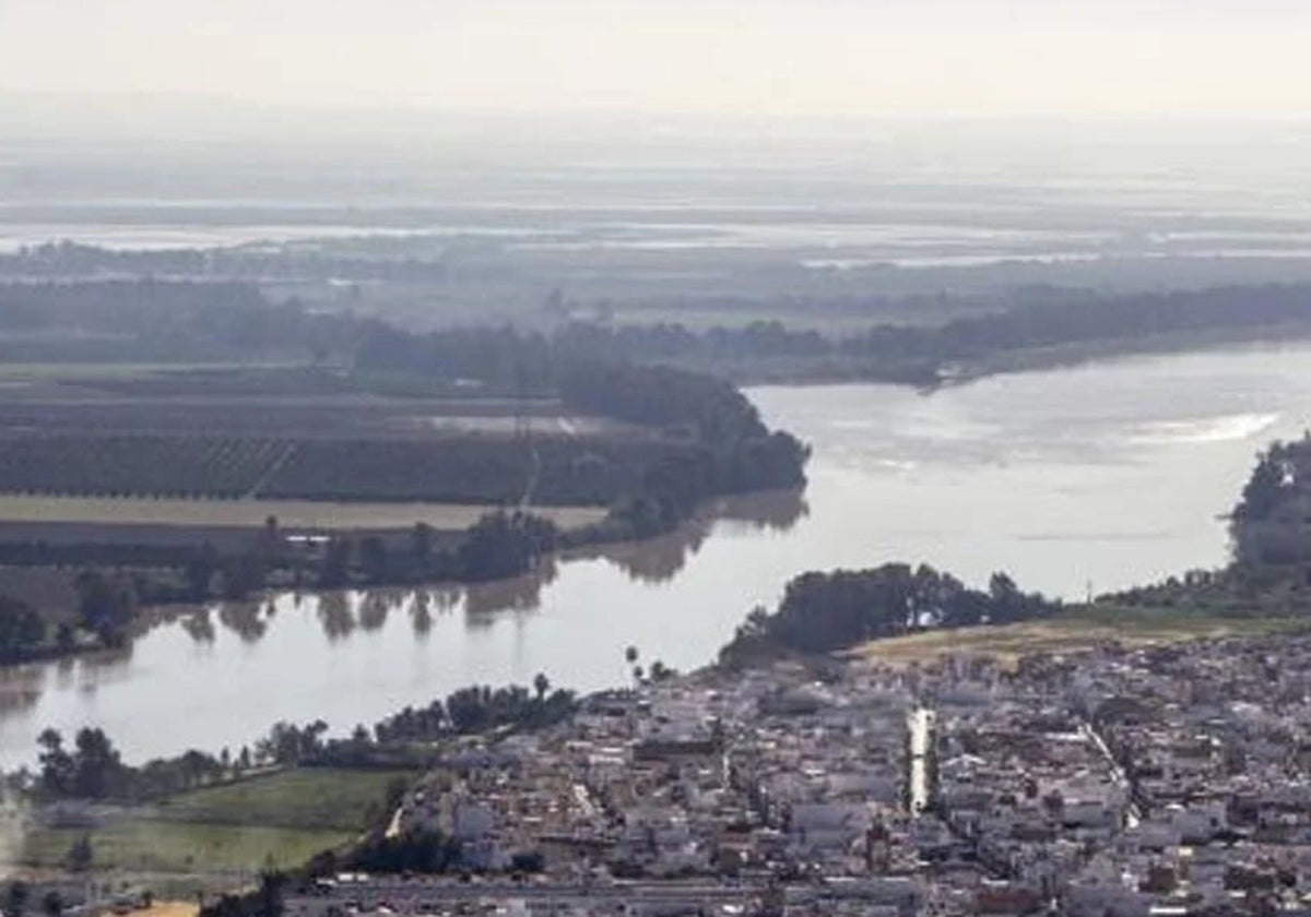 El río Guadalquivir a su paso por La Puebla del Río