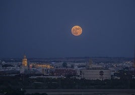 La gigante 'luna de fresa' que se puede ver hoy: a qué hora y desde dónde verla