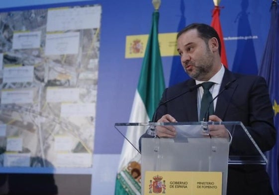 El exministro José Luis Ábalos en una rueda de prensa en Sevilla en 2019