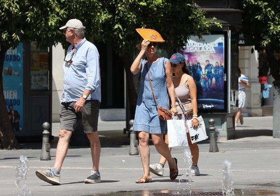 Turistas en el centro de Sevilla durante el verano