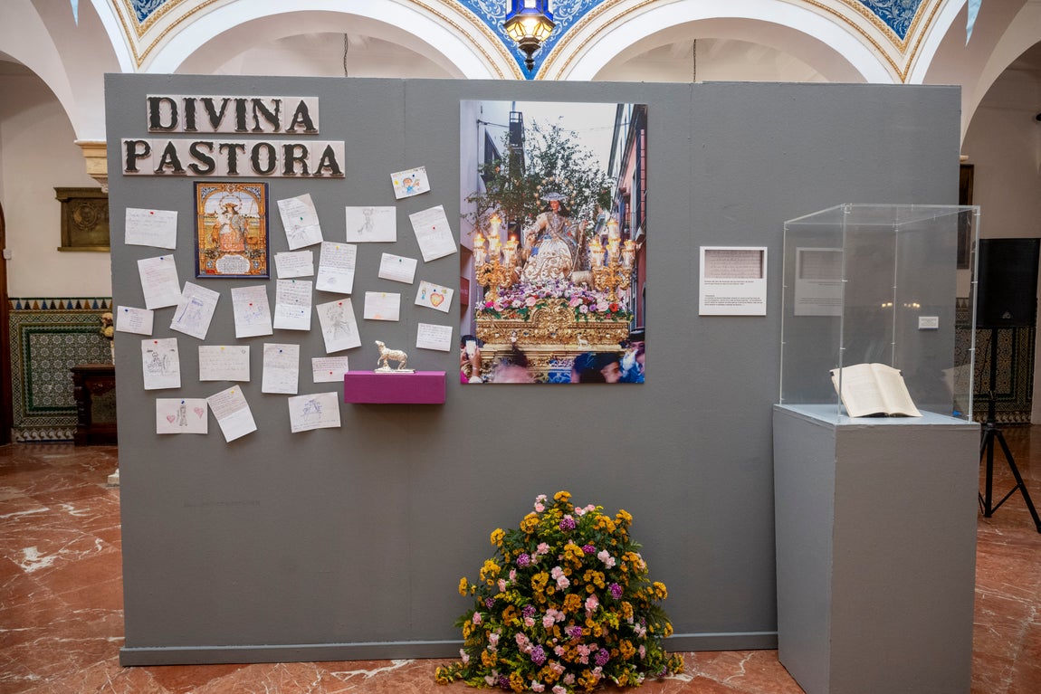 Exposición de la Pastora de Santa Marina en el Mercantil