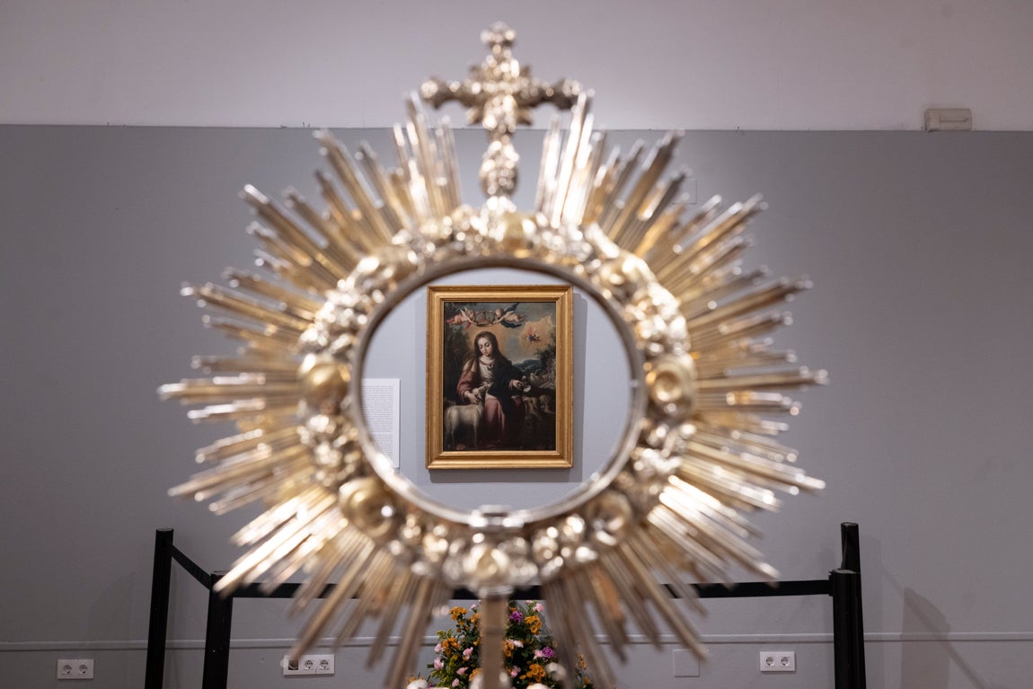 Exposición de la Pastora de Santa Marina en el Mercantil