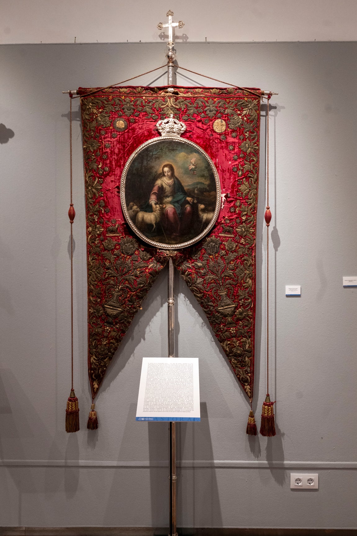 Exposición de la Pastora de Santa Marina en el Mercantil