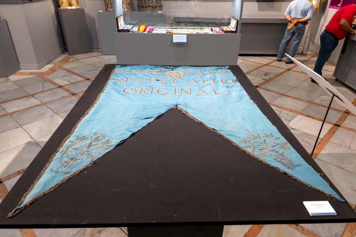 Exposición de la Pastora de Santa Marina en el Mercantil