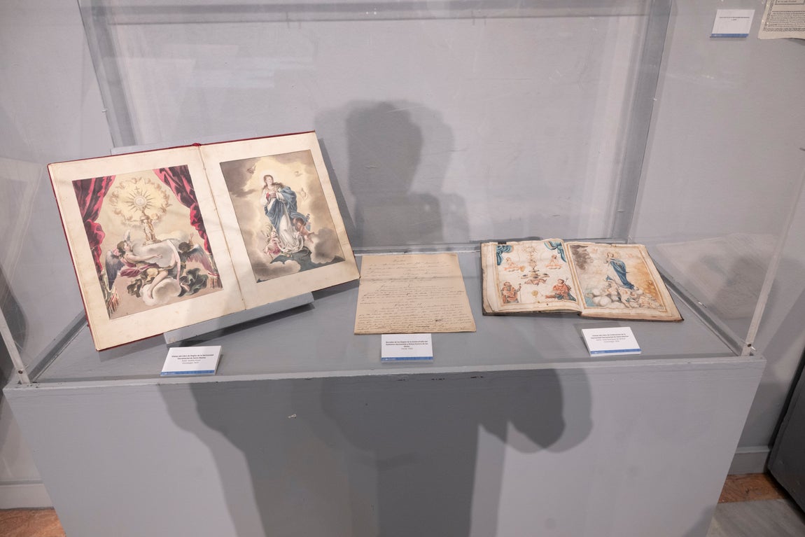 Exposición de la Pastora de Santa Marina en el Mercantil