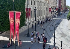 Gallardetes en la avenida de la Constitución