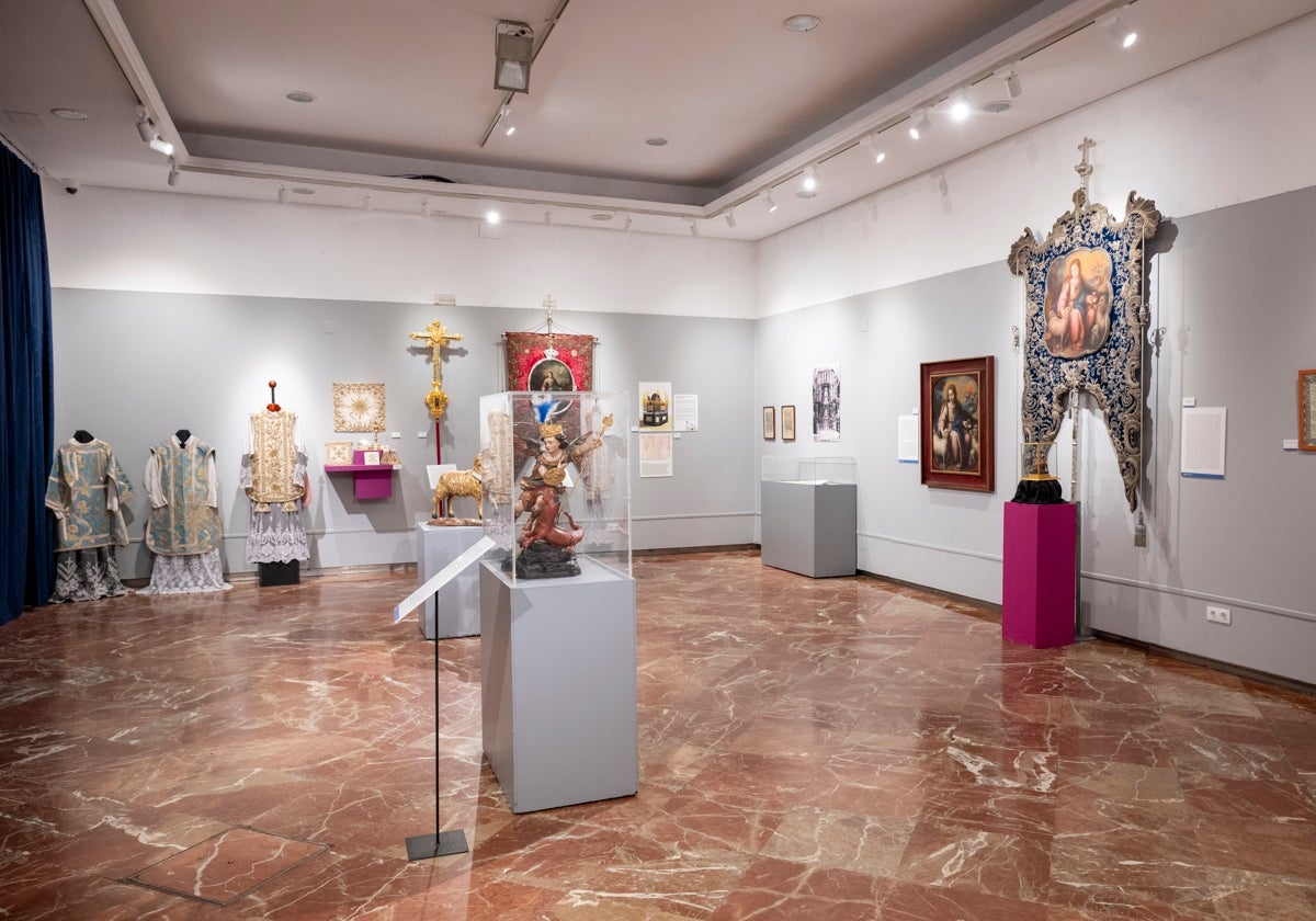Exposición de la Pastora de Santa Marina en el Mercantil