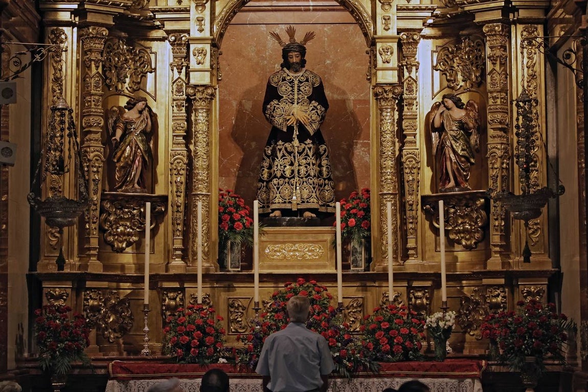 Visita de devotos a la Macarena este domingo