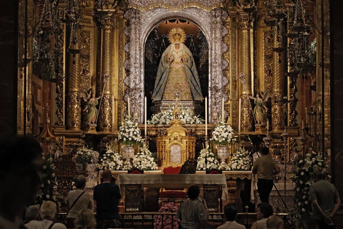 Visita de devotos a la Macarena este domingo